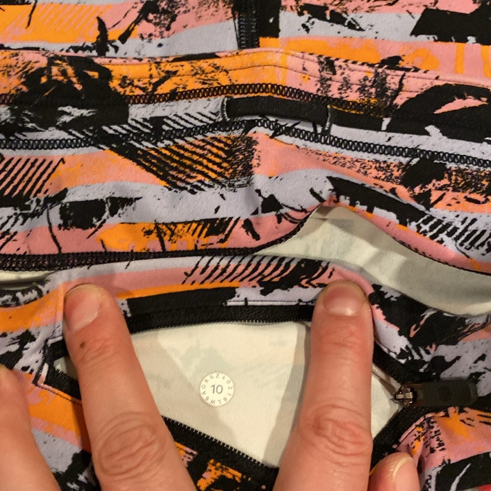Lululemon cropped leggings 10 - Picture 2 of 6